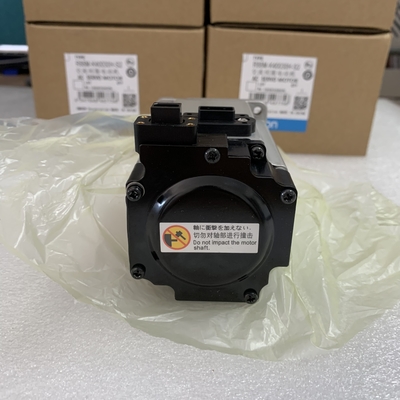 OMRON R88M-K40030H-S2 Servo Motor 0.4KW 114V 2.4A 250HZ 3000RPM NEW